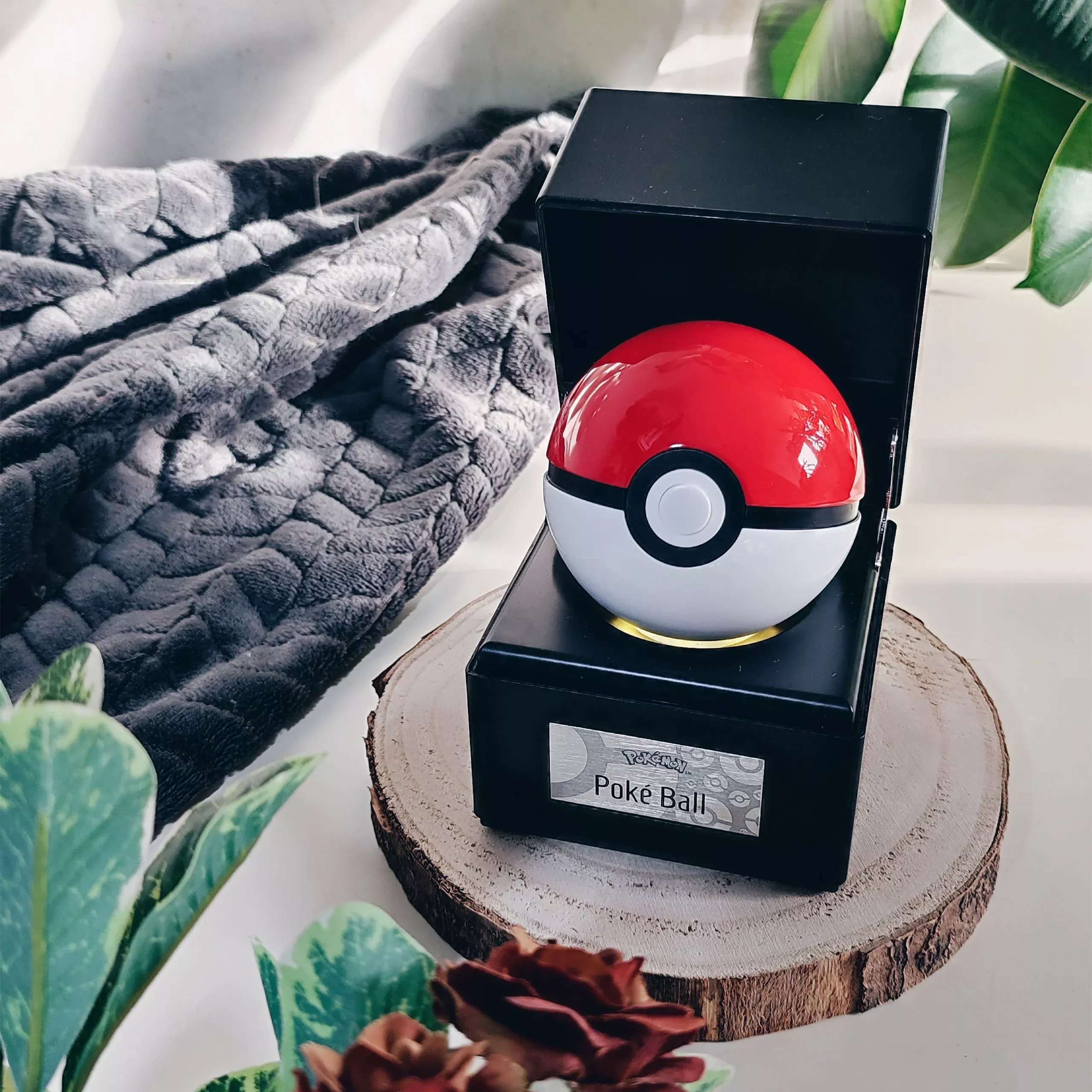 Pokemon - Pokeball Replica with Light